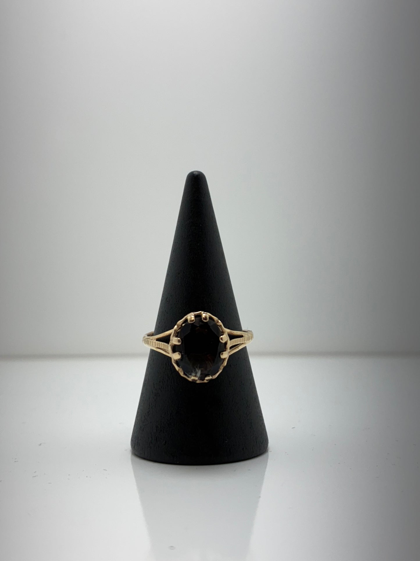 Second Hand 9ct Gold Garnet Ring