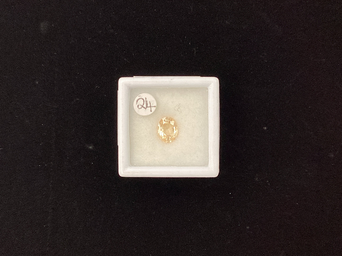 Yellow/Peach Oval Sapphire Y72 7.1 x 5.5mm 1.03ct