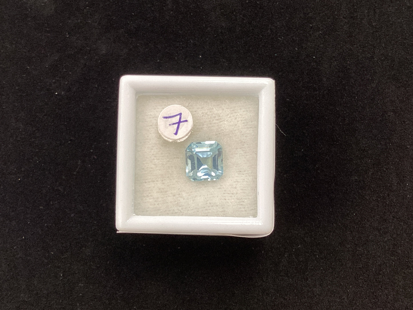 Square Aqua A19
