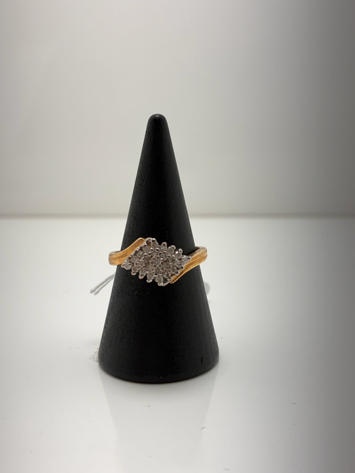 9ct Diamond Ring 09