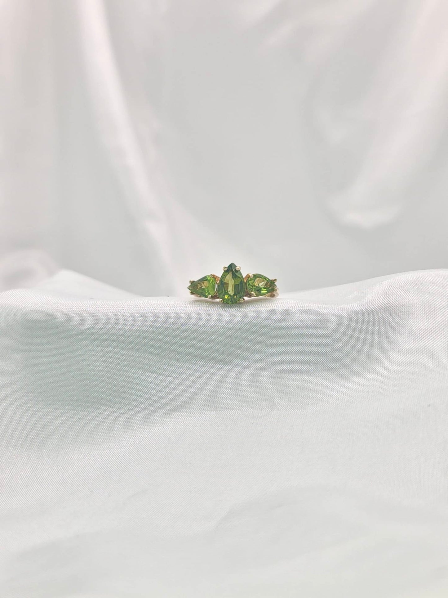 9ct Yellow Gold M32 Peridot Ring