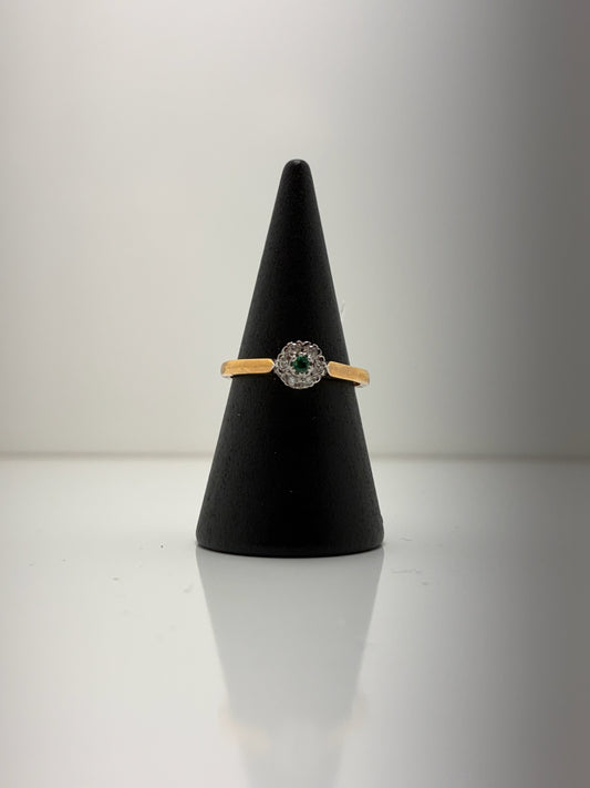 9ct Emerald And Diamond Ring 15