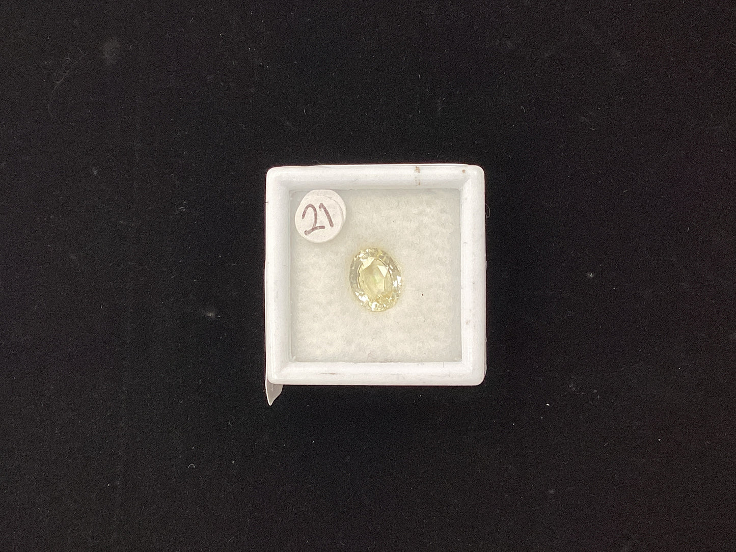 Pale Oval Sapphire Y20 8 x 6.4mm 1.69ct