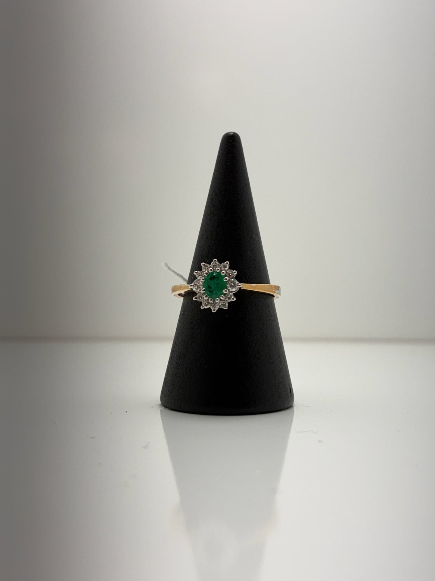 9ct Emerald And Diamond Ring 08