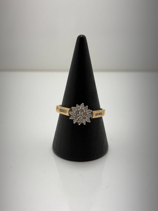 9ct Diamond Ring 18