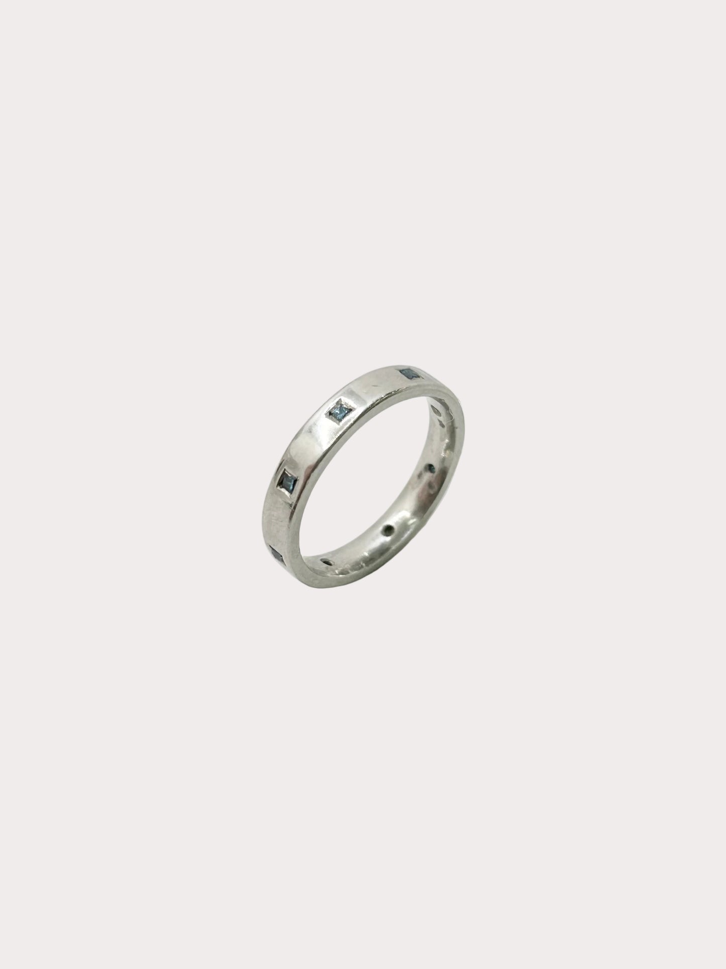 Pre-Owned 18ct White Gold Blue Diamond Ring