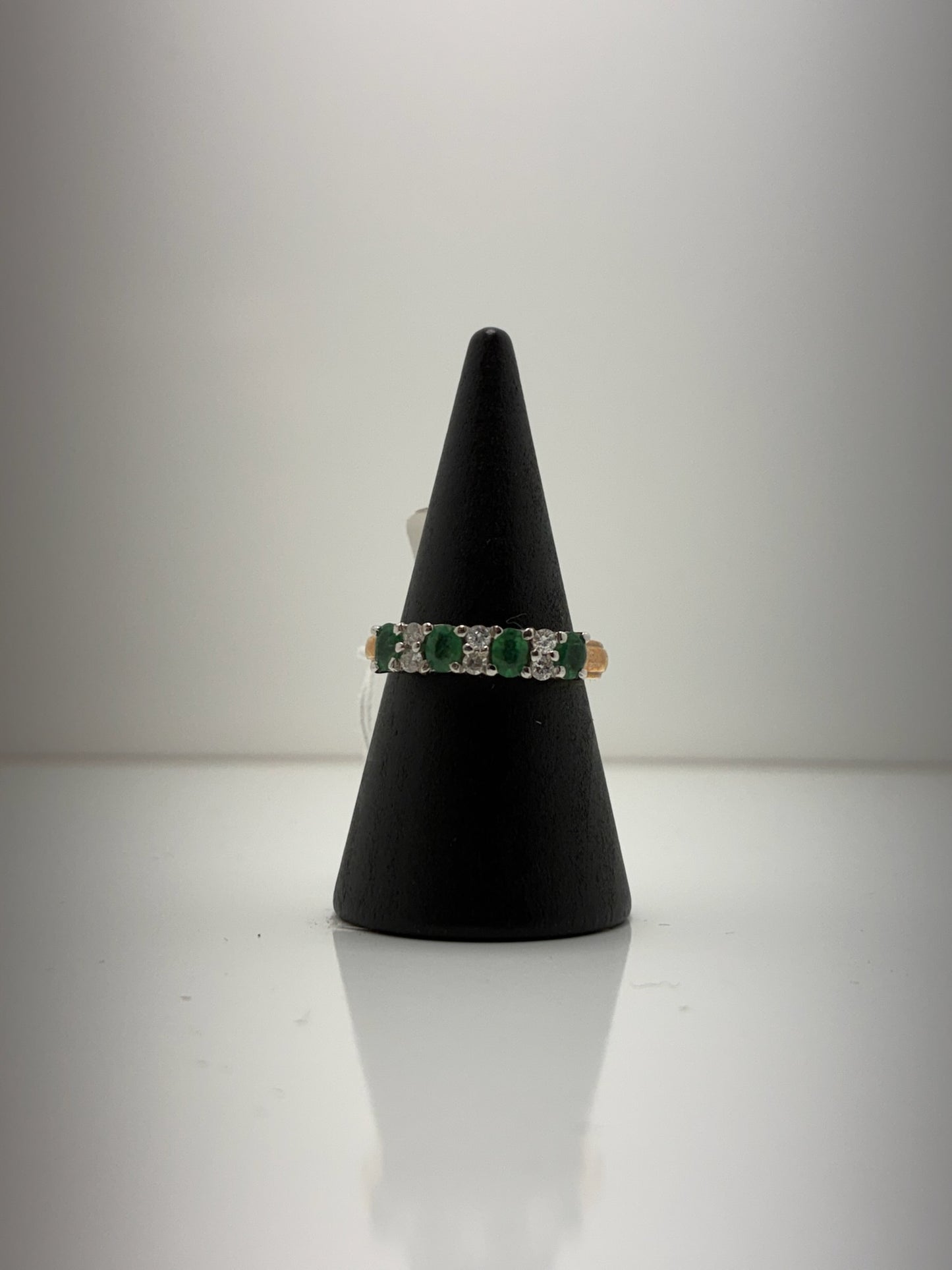 9ct Emerald And Diamond Ring 16