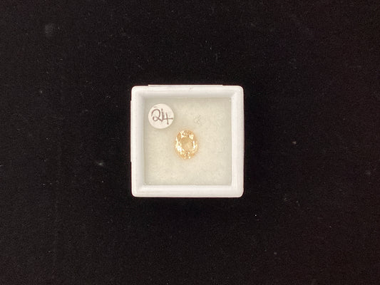 Yellow/Peach Oval Sapphire Y72 7.1 x 5.5mm 1.03ct