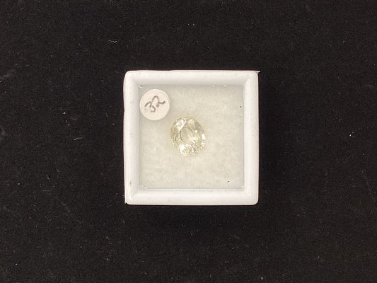 Pale Yellow Sapphire Y42 8.1 x 6.8 1.93ct