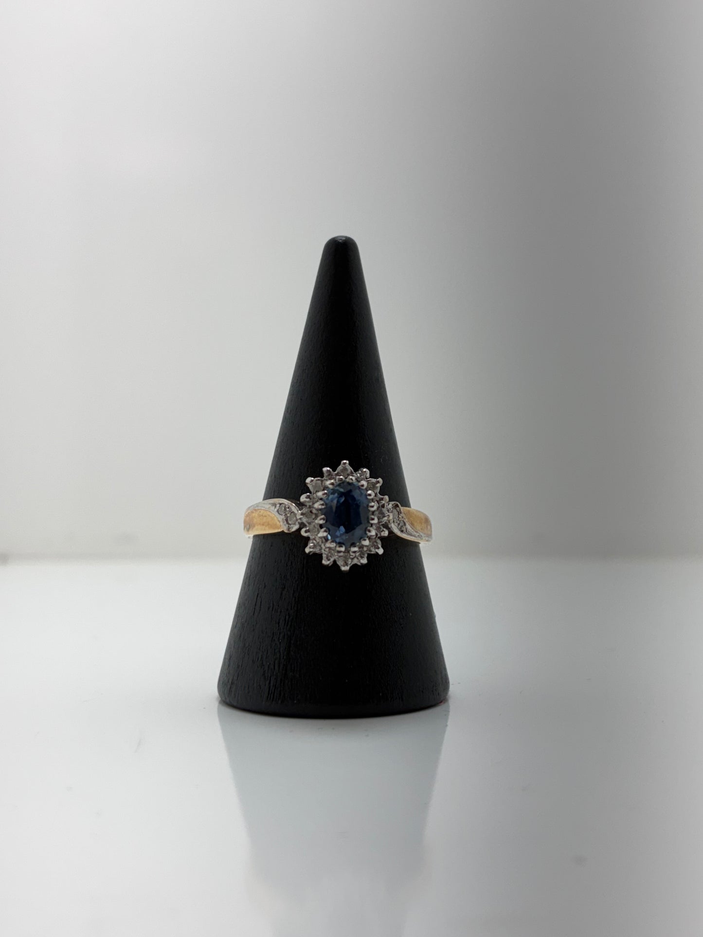 9ct Sapphire And Diamond Ring 32